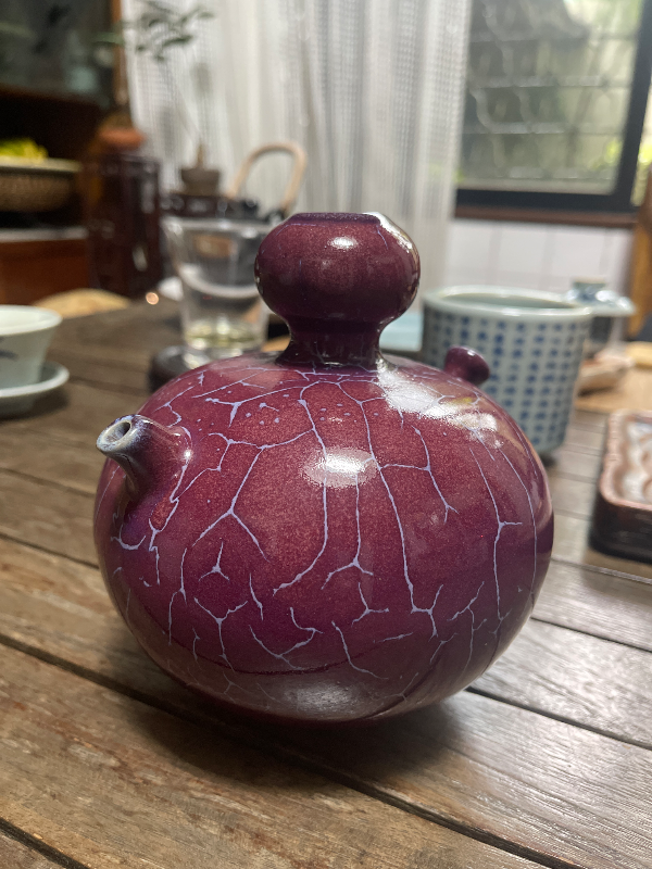 紫紅色開片紋陶瓷壺