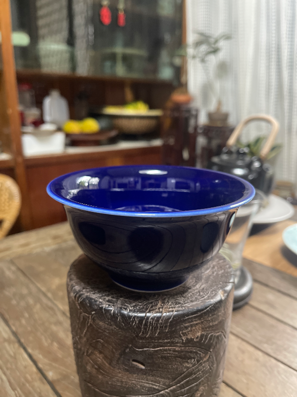 深藍色陶瓷碗
